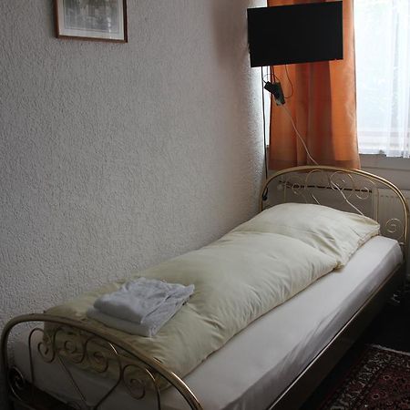Airport-Hotel Zum Taubengrund Kelsterbach Buitenkant foto