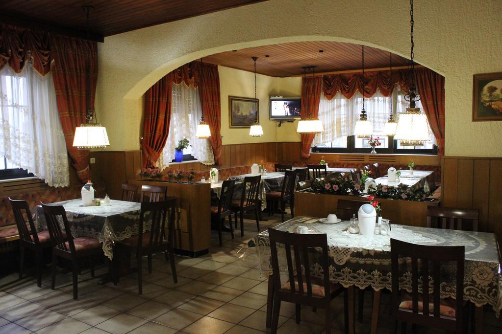 Airport-Hotel Zum Taubengrund Kelsterbach Buitenkant foto