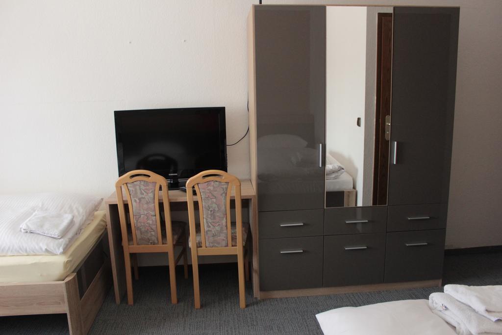 Airport-Hotel Zum Taubengrund Kelsterbach Kamer foto