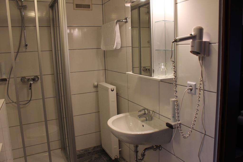 Airport-Hotel Zum Taubengrund Kelsterbach Kamer foto