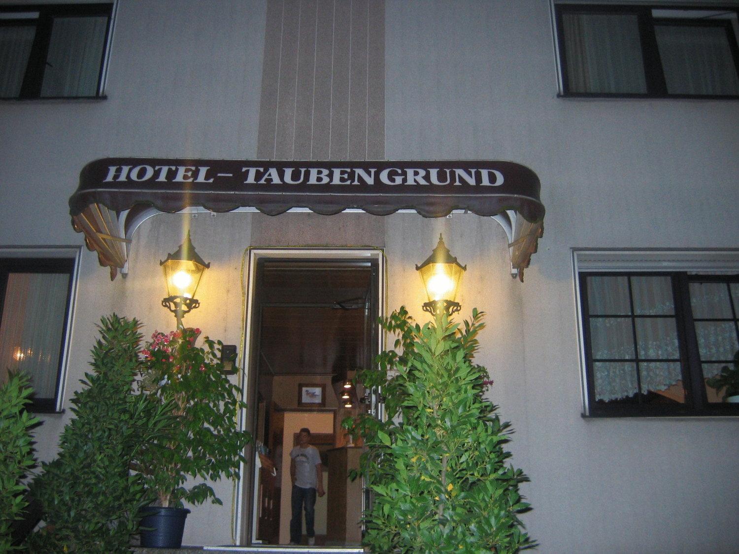 Airport-Hotel Zum Taubengrund Kelsterbach Buitenkant foto