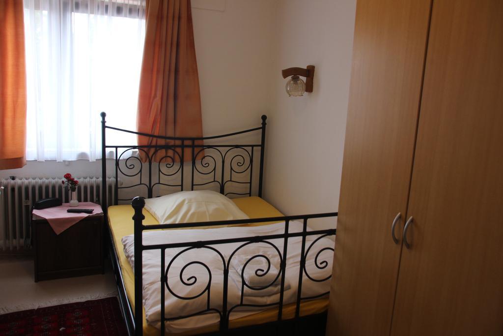 Airport-Hotel Zum Taubengrund Kelsterbach Buitenkant foto
