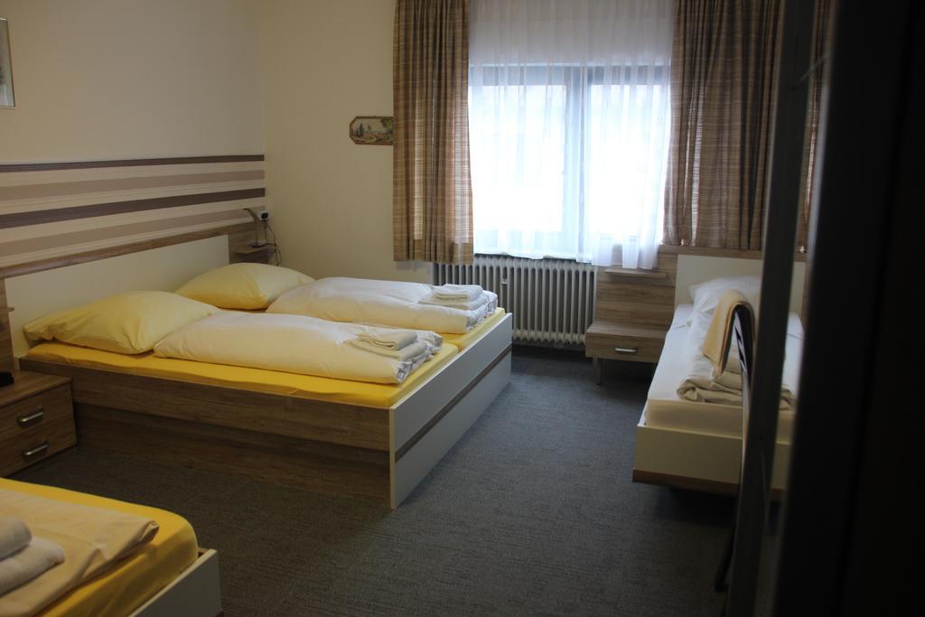 Airport-Hotel Zum Taubengrund Kelsterbach Buitenkant foto