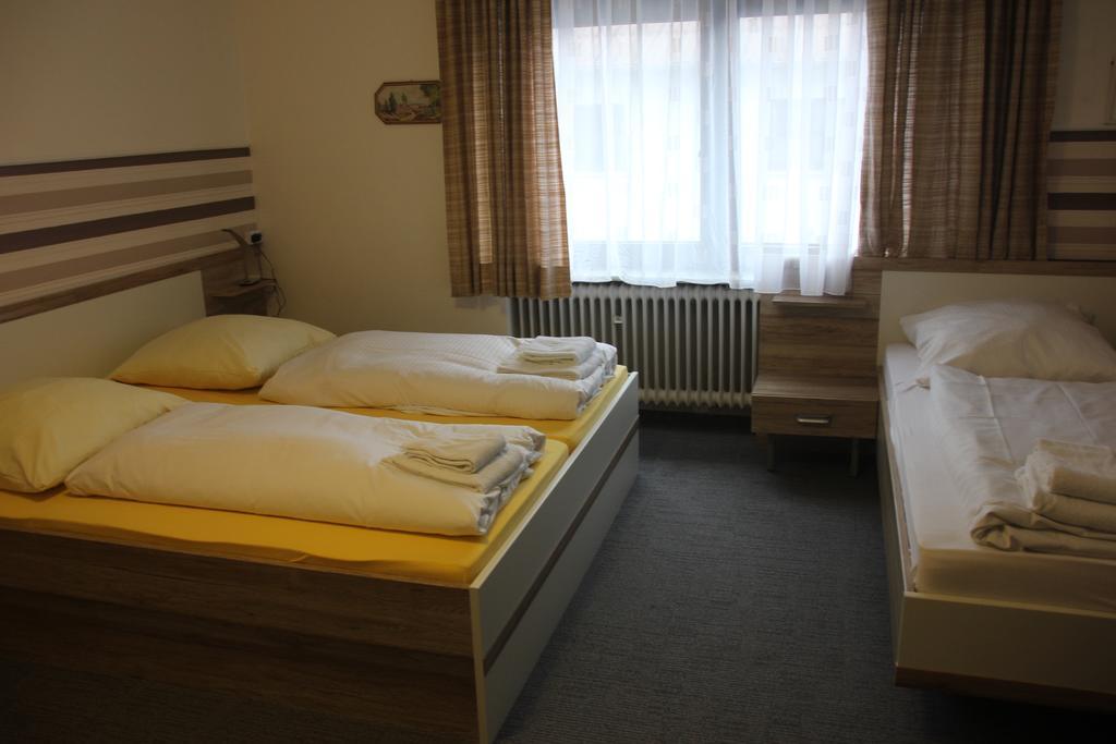 Airport-Hotel Zum Taubengrund Kelsterbach Buitenkant foto