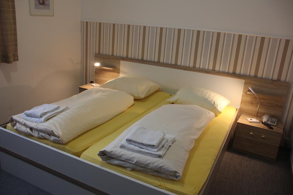 Airport-Hotel Zum Taubengrund Kelsterbach Buitenkant foto